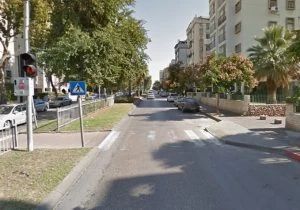 מעבר חצייה דהוי ברחוב מפרץ שלמה חולון. צילום פרטי