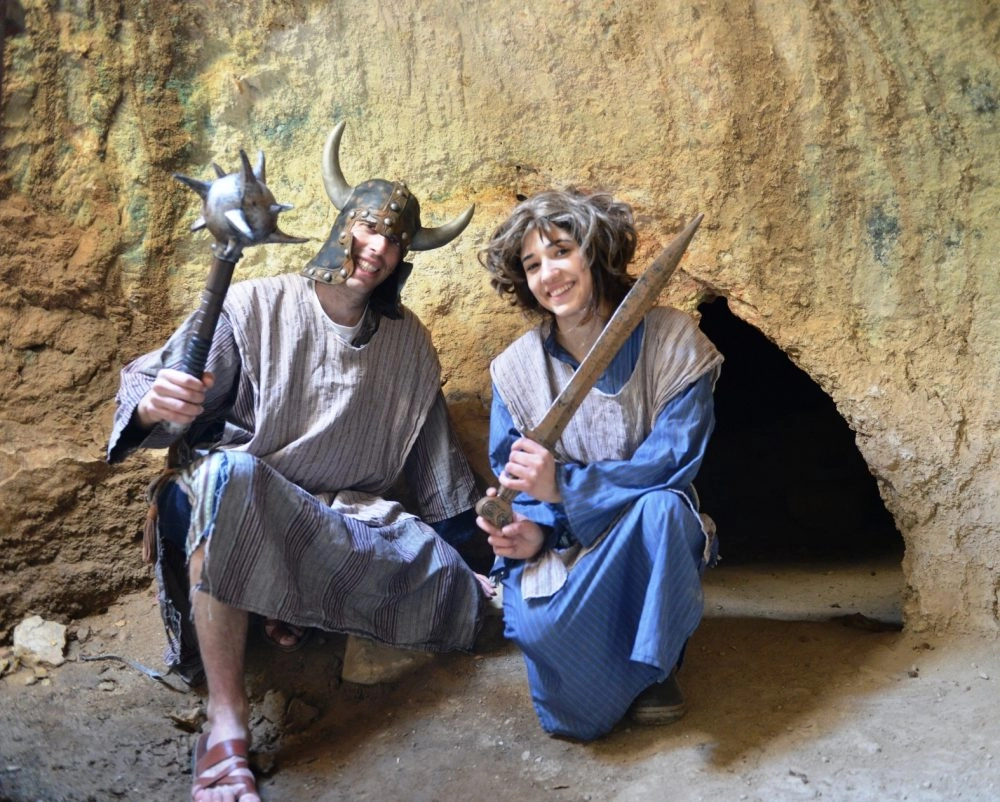 במערות המסתור פסטיבל המכבים (צילום: שחר כהן)