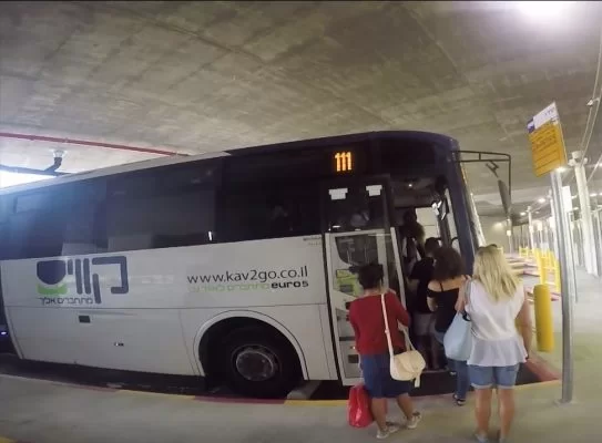 מסוף התחבורה הציבורית במודיעין (צילום: חורחה נובומינסקי)
