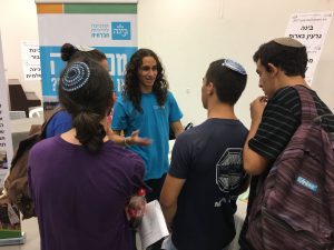 יריד הגשמה לשמיניסטים במודיעין - למעלה מ-200 משתתפים