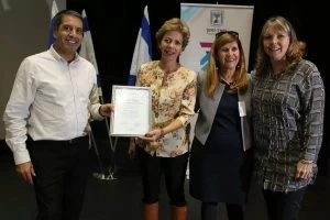 מנהלת תיכון עירוני ה', ראש מינהל החינוך בעיריית מודיעין וצוות הפיקוח במשרד החינוך