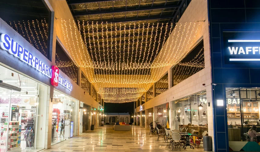 מערכת התאורה הפנימית במרכז המסחרי יורו שופס (צילום: יורו ישראל)