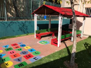 חצר בית הספר מעוז המכבים