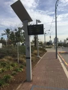 שלט דיגיטלי בתחנות האוטובוס