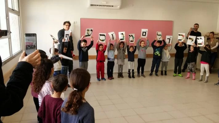 שוק אותיות ומספרים (צילום: דוברות עיריית מודיעין מכבים רעות)