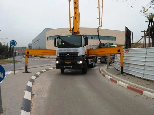 משאית חסמה כביש במרכז עינב וקיבלה קנס