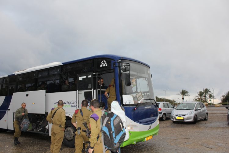 הסעות חיילי מודיעין (צילום: דוברות עיריית מודיעין מכבים רעות)