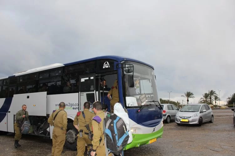 הסעות חיילי מודיעין (צילום: דוברות עיריית מודיעין מכבים רעות)