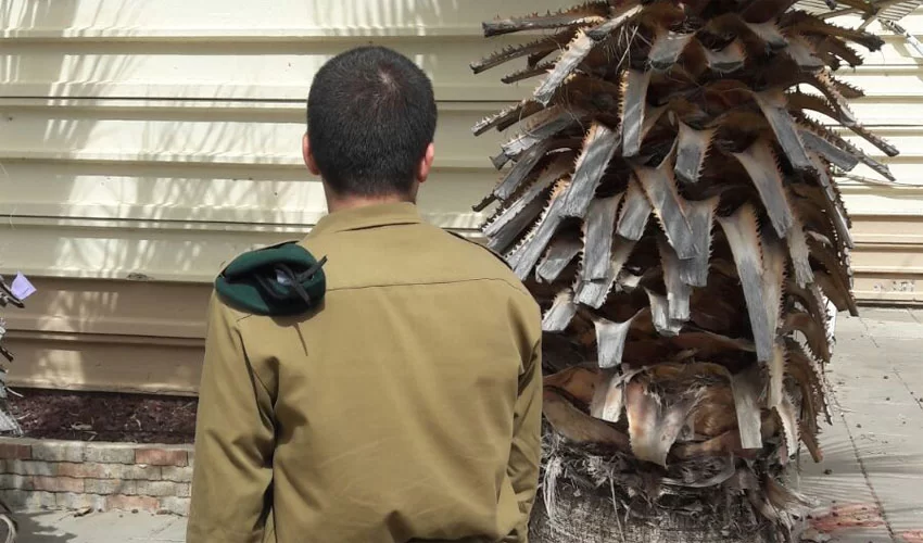 טוראי ע', מסיים קורס סייבר (צילום: דובר צה"ל)