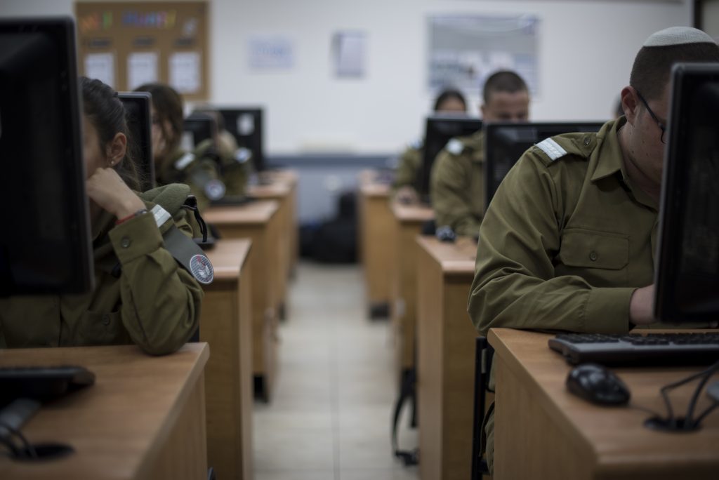 מתוך קורס הסייבר בצה"ל (צילום: דובר צה"ל)