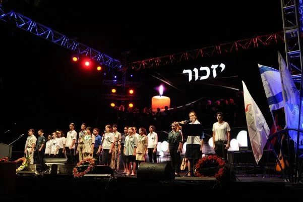 טקס ערב יום הזיכרון במודיעין (צילום: חורחה נובומינסקי)