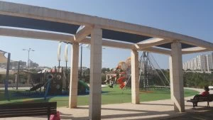 הצללות חדשות במודיעין (צילום: דוברות עיריית מודיעין מכבים רעות)
