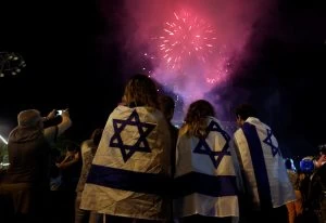 מופע זיקוקים ביום העצמאות (צילום: רויטרס/ BAZ RATNER)