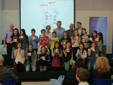 משתתפי תחרות הציורים במועדון 'רוטרי' מודיעין, לזכרה של עינת זמיר ז"ל (צילום: דוברות עיריית מודיעין מכבים רעות)