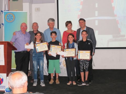 משתתפי תחרות הציורים במועדון 'רוטרי' מודיעין, לזכרה של עינת זמיר ז"ל (צילום: דוברות עיריית מודיעין מכבים רעות)