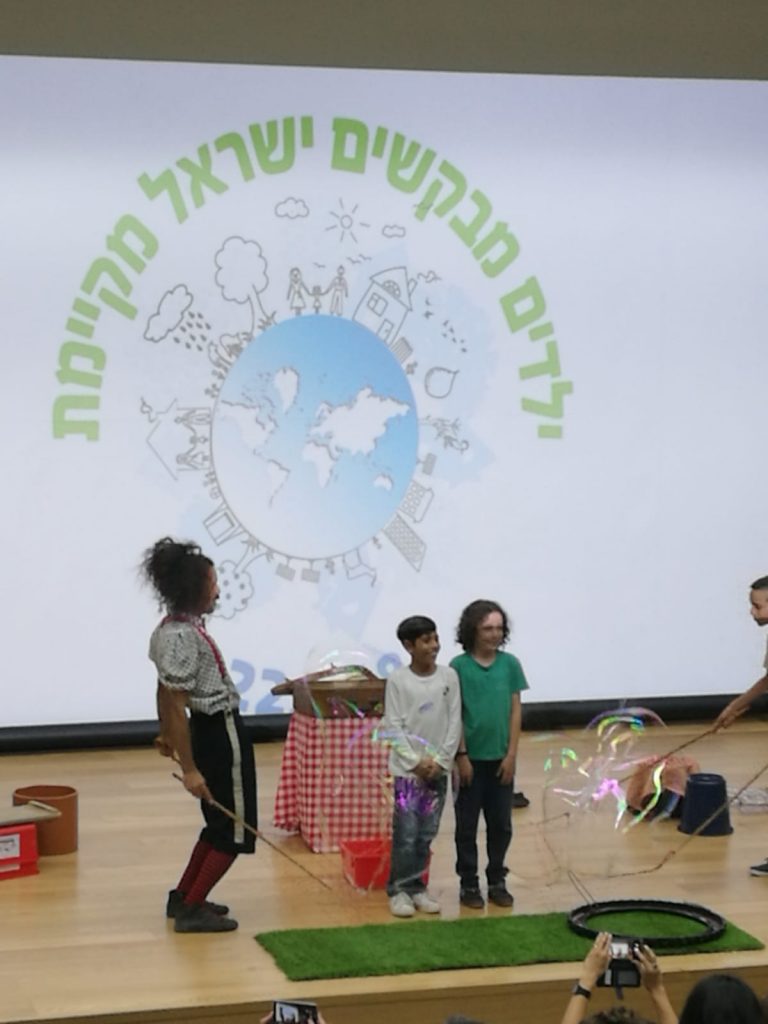 פעילות בתי הספר הירוקים של מודעין בכנסת (צילום: דוברות עיריית מודיעין מכבים רעות)