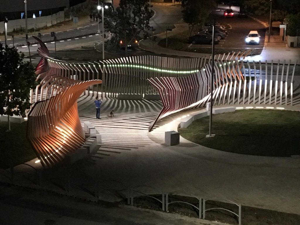 כיכר האור במודיעין (צילום: דוברות עיריית מודיעין מכבים רעות)