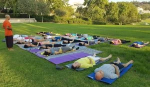 יוגה בפארק בשנה שעברה (צילום: דוברות עיריית מודיעין מכבים רעות)
