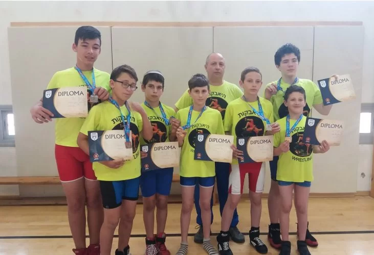 הישגים למתאבקים באליפות ישראל לבתי הספר המצטיינים (צילום: דוברות עיריית מודיעין מכבים רעות)