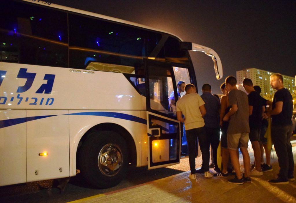 אוטובוס הטרמפים במודיעין (צילום: דוברות עיריית מודיעין מכבים רעות)