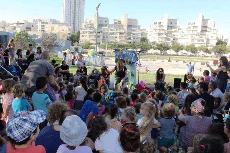 הפנינג ספרים במודיעין (צילום: דוברות מודיעין מכבים רעות)