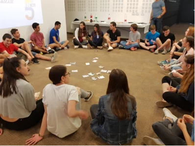 המשלחת במפעל אינטל (צילום: דוברות עיריית מודיעין מכבים רעות)
