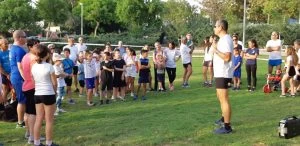 עמותת רצים ותורמים ותלמידי בית הספר רעים בחנוכת המתחם בבית אקדם (צילום: בית אקדם)