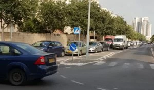 אחד ממוקדי העומסים בשכונת הכרמים (צילום: אילנה כהנא, אלבום פרטי)