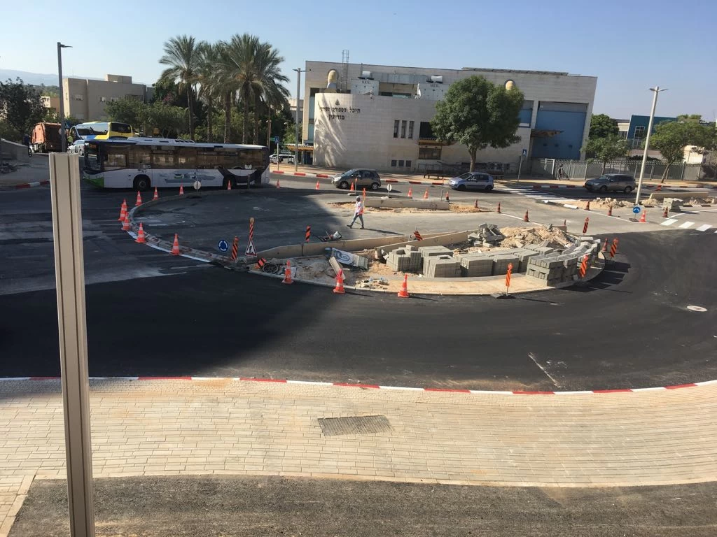 הכיכר החדשה בצומת הרחובות דם המכבים-צאלון (צילום: דוברות עיריית מודיעין מכבים רעות)
