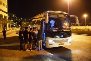 אוטובוס הטרמפים במודיעין (צילום: דוברות עיריית מודיעין מכבים רעות)