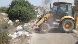 פינוי האסבסט מגבעת שרון (צילום: דוברות עיריית מודיעין מכבים רעות)