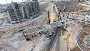 הגשר בין שכונת נופים לשכונת ציפורים (צילום: דוברות עיריית מודיעין מכבים רעות)
