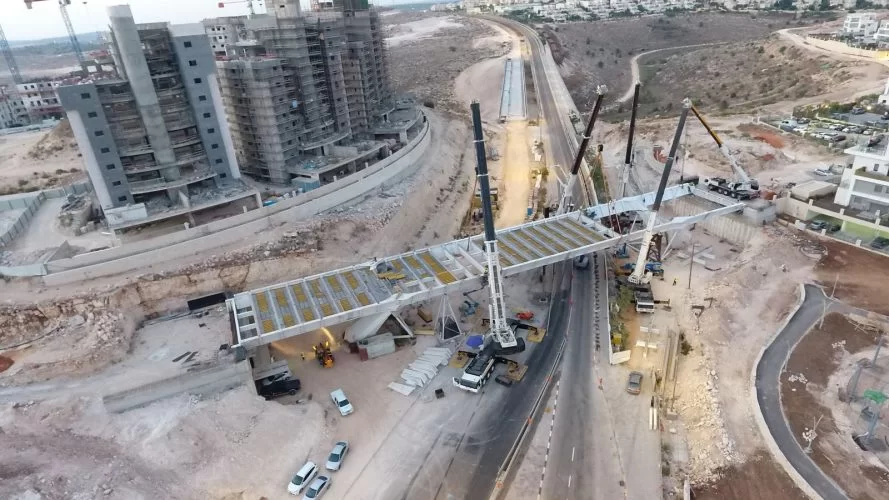 הגשר בין שכונת נופים לשכונת ציפורים (צילום: דוברות עיריית מודיעין מכבים רעות)