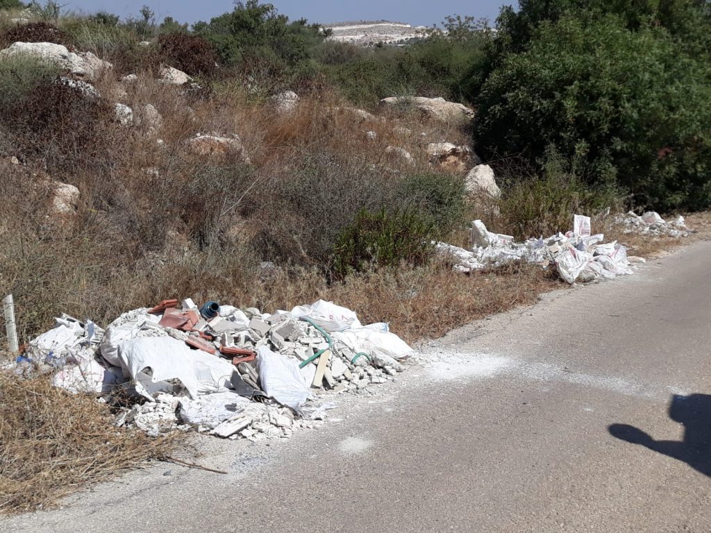 פינוי האסבסט מגבעת שרון (צילום: דוברות עיריית מודיעין מכבים רעות)