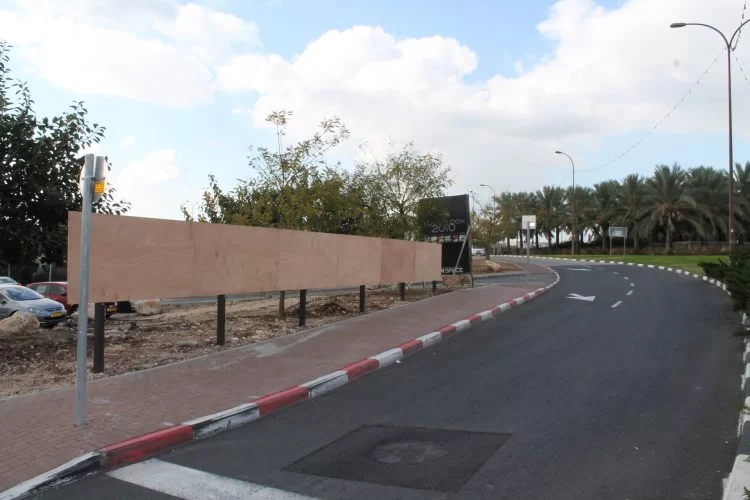 שלטי פרסום ייעודיים לבחירות במודיעין (צילום: דוברות עיריית מודיעין מכבים רעות)