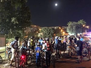 רוכבים לאור ירח במודיעין (צילום: דוברות עיריית מודיעין מכבים רעות)