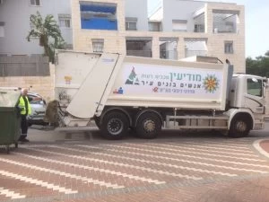משאית לפינוי אשפה של עיריית מודיעין (צילום: דוברות עיריית מודיעין מכבים רעות)