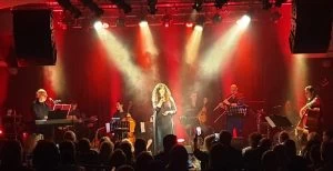 שלומית אהרון ואנסמבל גלעד (צילום: קיקי רוטשטיין)