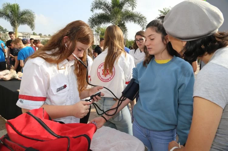 יריד ההתנדבות של מודיעין בשנה שעברה (צילום: פז בר)