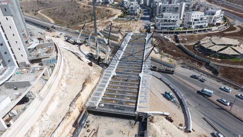 הגשר בין שכונת ציפורים לשכונת נופים (צילום: דוברות עיריית מודיעין מכבים רעות)
