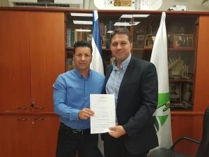 חיים ביבס ושחר מי-און (צילום: מתוך הפייסבוק של שחר מי-און)
