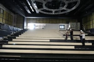 הטריבונות החדשות במרכז העירוני החדש במודיעין (צילום: חורחה נובומינסקי)