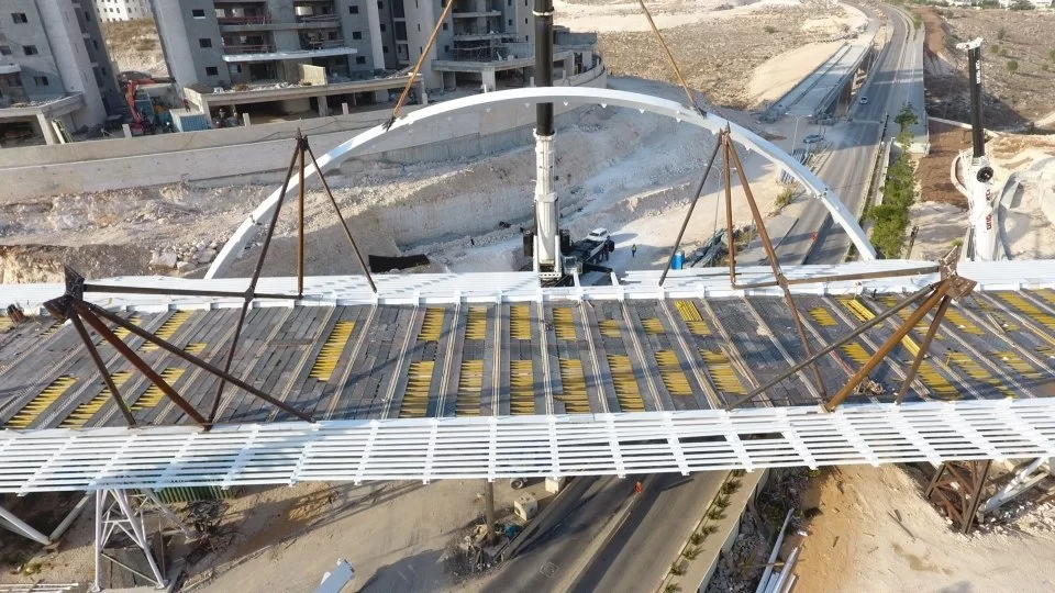 הגשר בין שכונת ציפורים לשכונת נופים (צילום: דוברות עיריית מודיעין מכבים רעות)