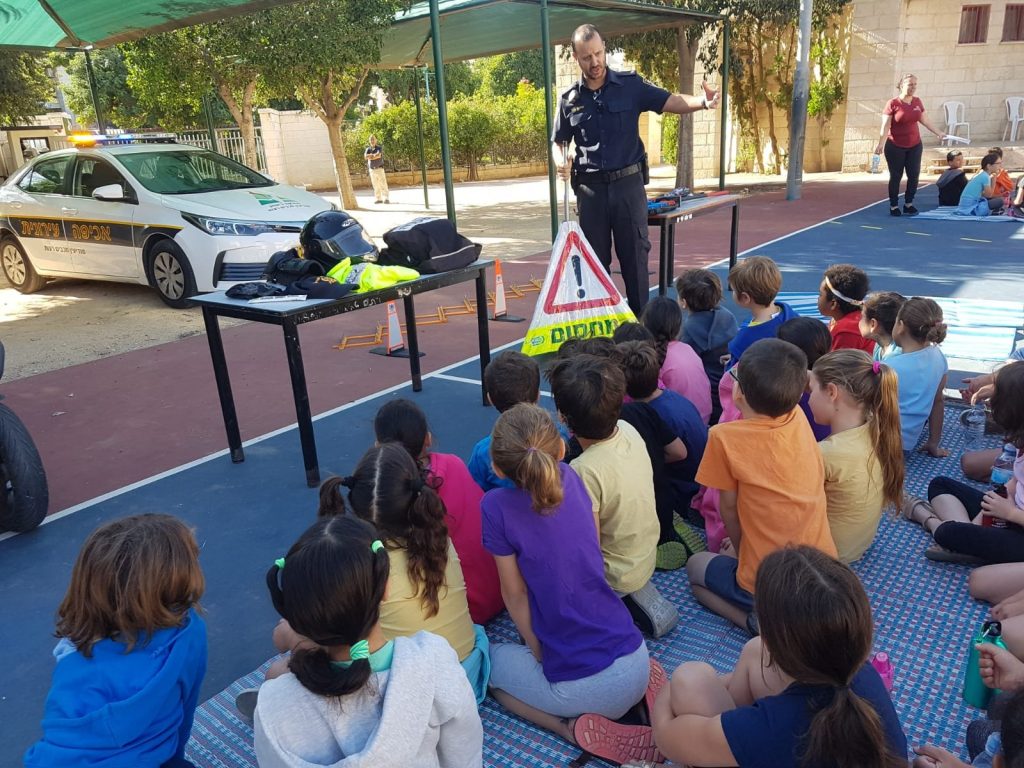 יום משטרה וקהילה בבית הספר היובל (צילום: דוברות עיריית מודיעין מכבים רעות)