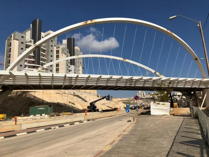 הגשר בין שכונת הציפורים לשכונת נופים (צילום: דוברות עיריית מודיעין מכבים רעות)