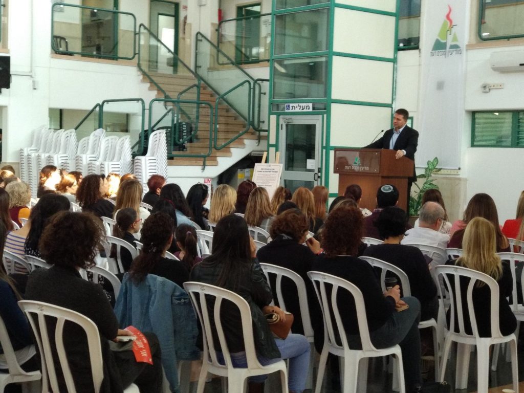 עצרת הזדהות עם המאבק לעצירת האלימות כלפי נשים, רחבת עיריית מודיעין (צילום: דוברות עיריית מודיעין מכבים רעות)
