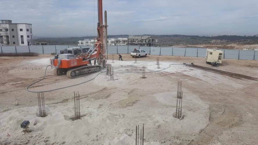 עבודות להקמת בית ספר בשכונת נופים (צילום: דוברות עיריית מודיעין מכבים רעות)