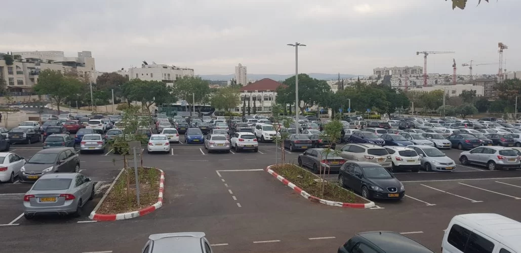 החניון מול העירייה (צילום: דוברות עיריית מודיעין מכבים רעות)