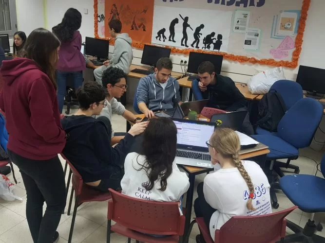 האקתון תלמידים (צילום: דוברות עיריית מודיעין מכבים רעות)