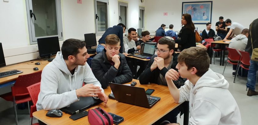 האקתון תלמידים (צילום: דוברות עיריית מודיעין מכבים רעות)